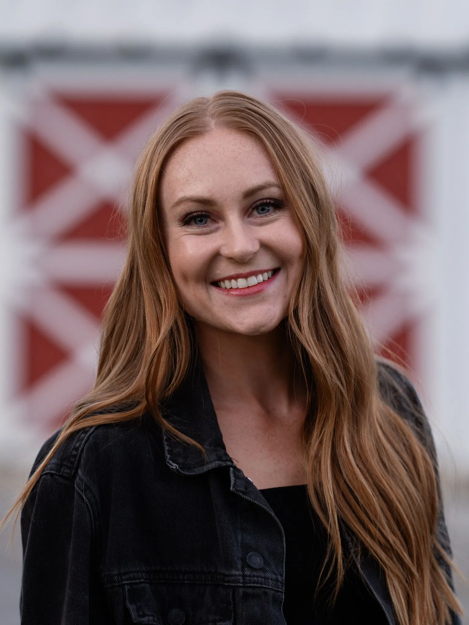 Conner Brooke - Lipstick era portrait